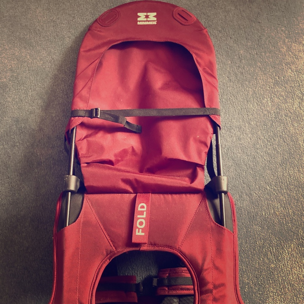 Minimeis G4 Shoulder Carrier in Burgundy